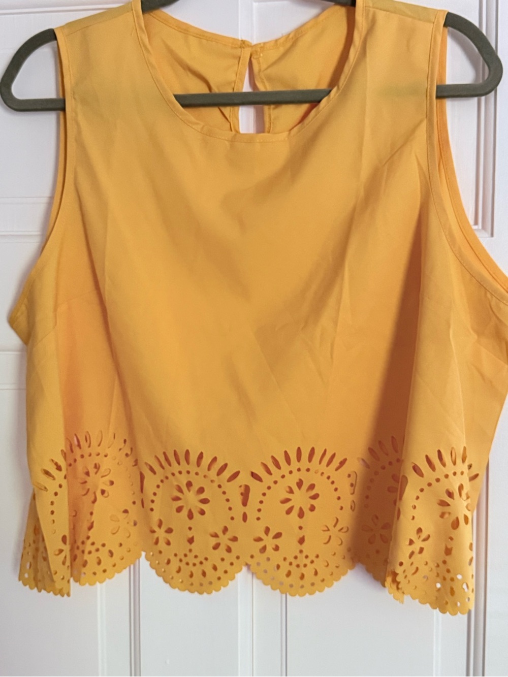 Yellow Sleeveless Laser-Cut Hem Top - Women xxl